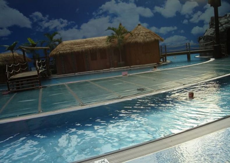 Private plunge pools. Тропическая хижина с подвесными. Амазонка тропический рай. Акварай в тропиках. Бассейн в пещере с водопадом.