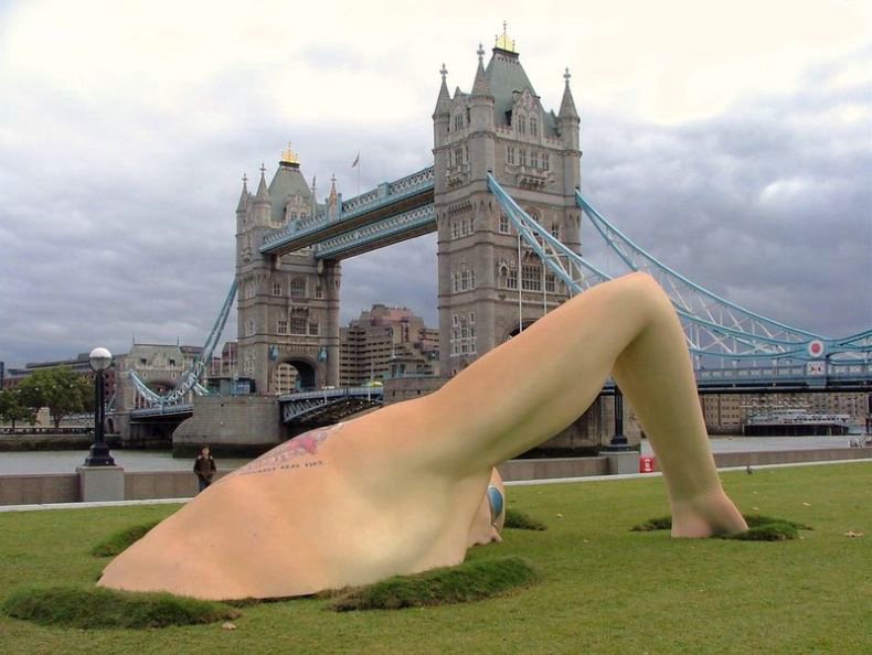 Статуя пловца в Лондоне (11 фото)