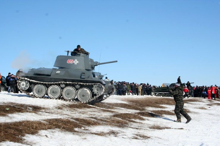 Внедорожники против танков (17 фото)
