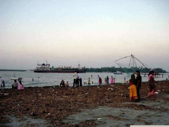 Свалки на пляжах Индии (11 фото)