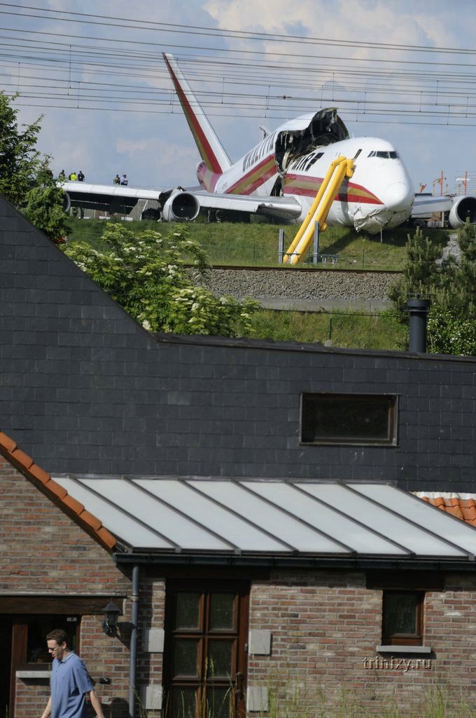 Самолетная авария в Брюсселе (6 фото)