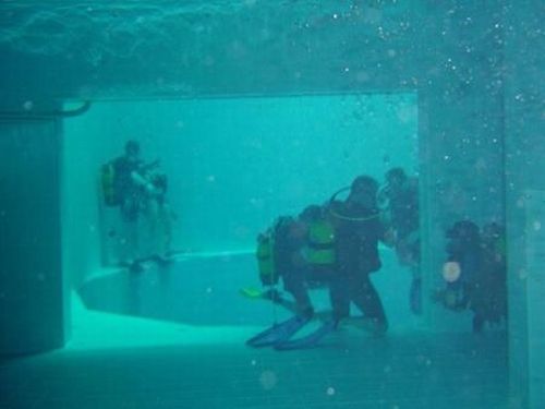 Самый глубокий плавательный бассейн в мире (13 фото + видео)