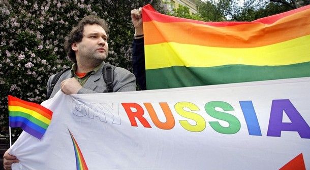 Гей-парады в Москве и Латвии (64 фото + текст)