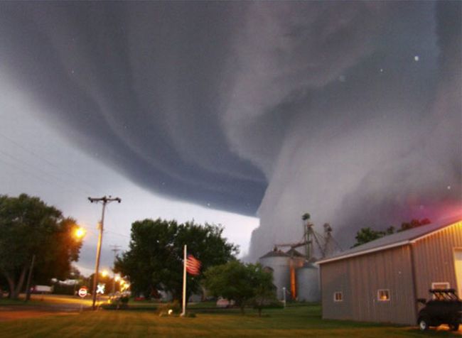 Последствия торнадо в Айове (16 фото)