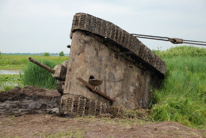 З 43. Военная археология танки. Польем танков из болот. Т-34 фото танка раскопки. Подъем танка краном.