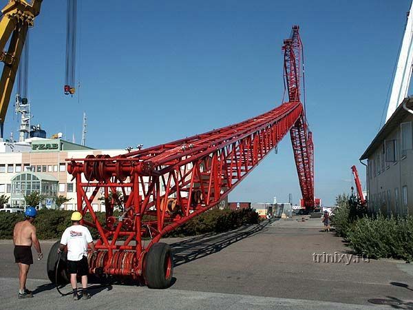 Перевозка самого большого портового крана (34 фото)