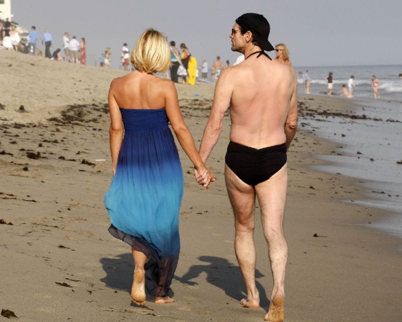 Джим Керри (Jim Carrey) отжог на пляже (7 Фото) .