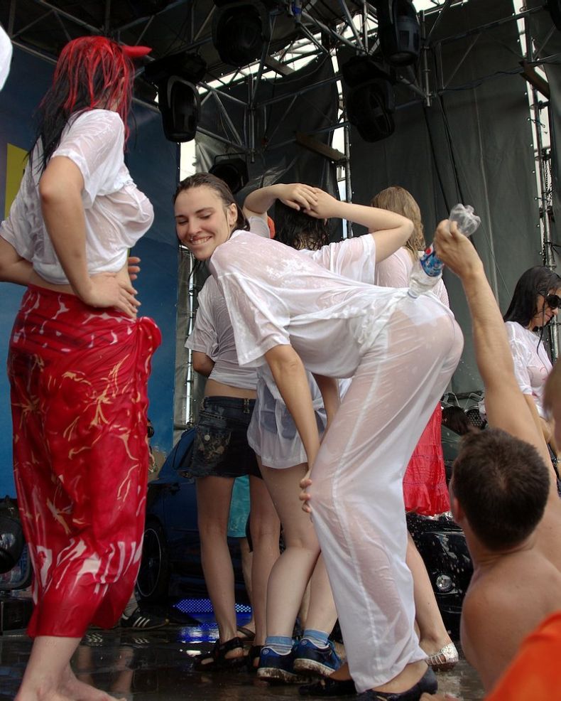 Конкурс мокрых футболок на Автоэкзотика-2008 (40 фото) НЮ
