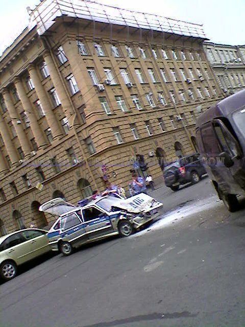 Авария с участием ГАИшнков (3 фото)