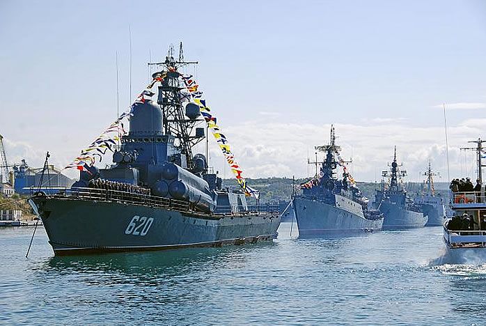 Россия празднует День Военно-Морского флота (26 фото)