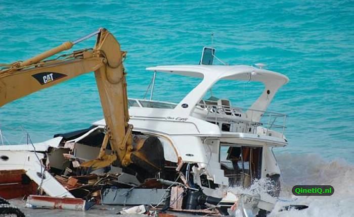 Как ремонтируют яхты на Багамах (12 фото)