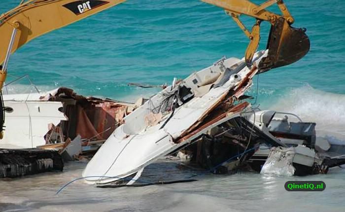 Как ремонтируют яхты на Багамах (12 фото)