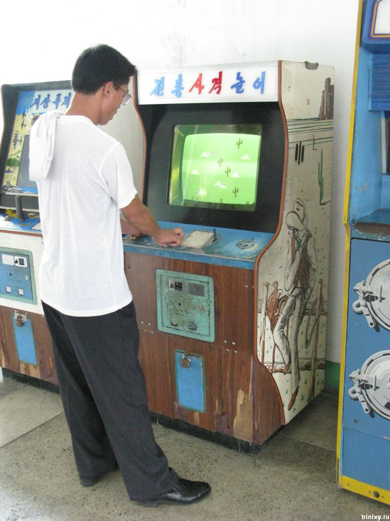 Зал игровых автоматов в Северной Корее (9 фото)