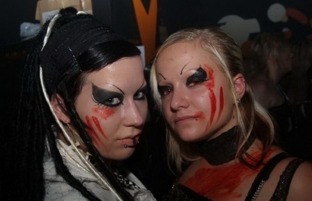 Вечеринка готов. Песня вечеринка готов. Вечеринка в стиле готэие. Вечеринка в готском стиле. Готы вечеринка.