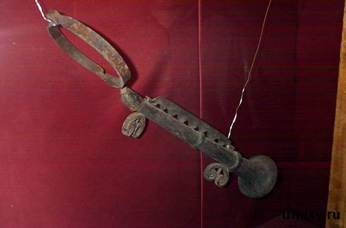 Оружие пыток. Сан Марино музей пыток. Средневековые орудия пыток. Орудия пыток инквизиции.