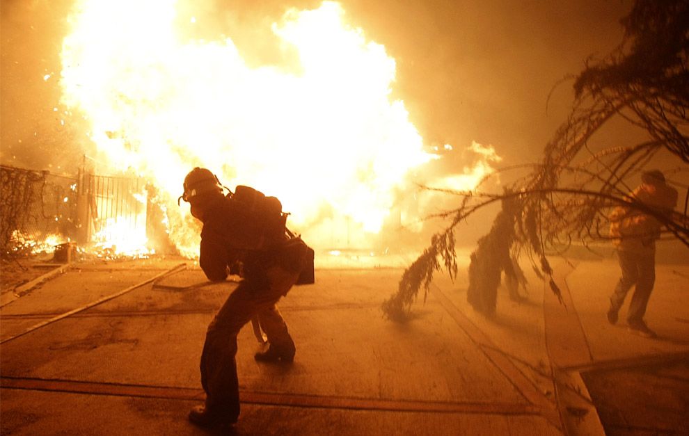 Калифорнийский пожарный. 36 В огне. Ньюерк в огне. Сгорел стол