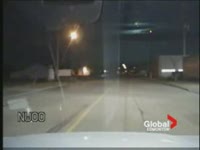 Канадская полиция засняла падение метеора (0.6 мб)