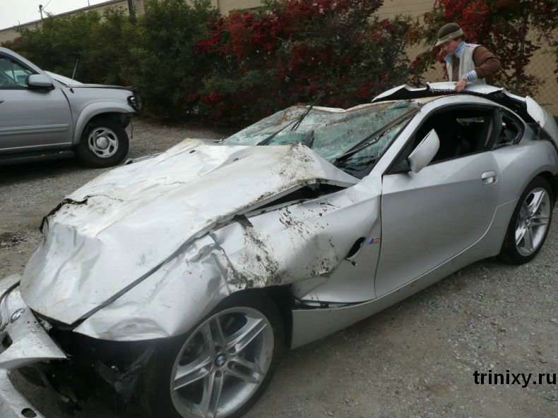 Разбитый BMW (6 фото)