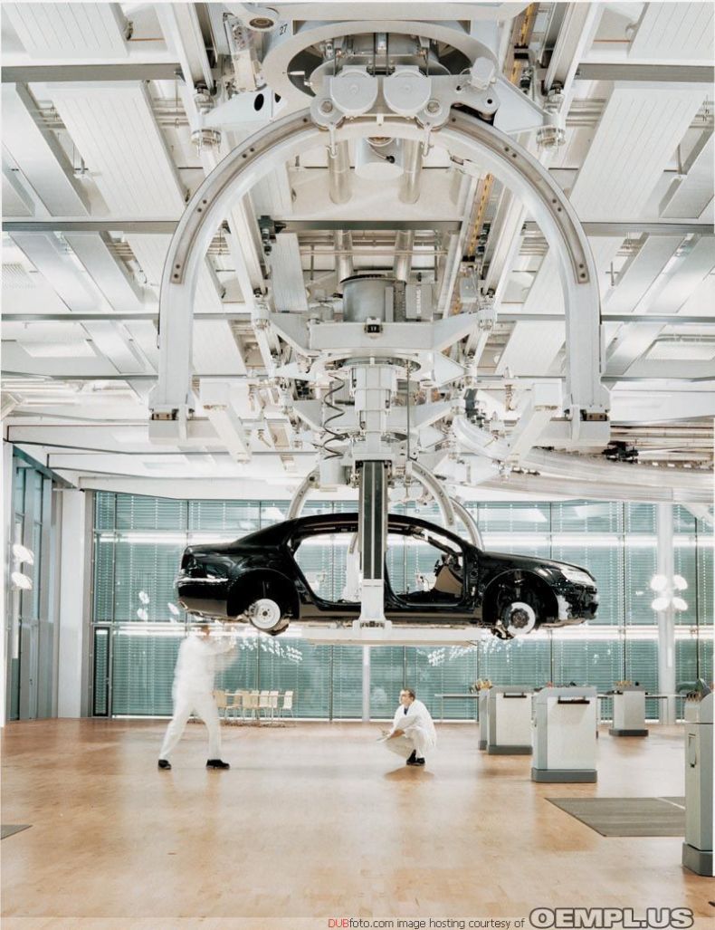 Завод Volkswagen в Дрездене (21 фото)