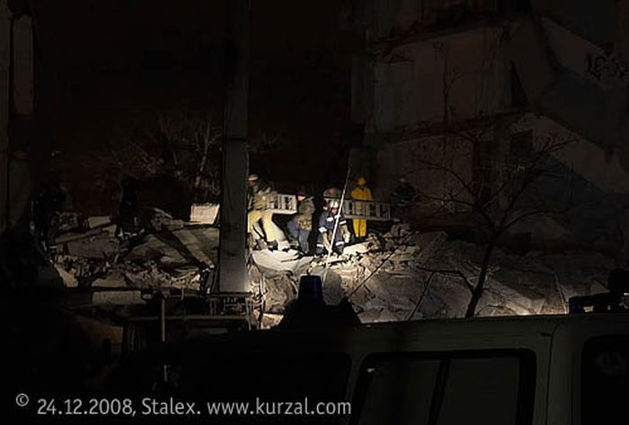 Взрыв дома в Евпатории (31 фото)