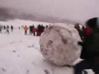 Огромная снежка (2.1 мб)