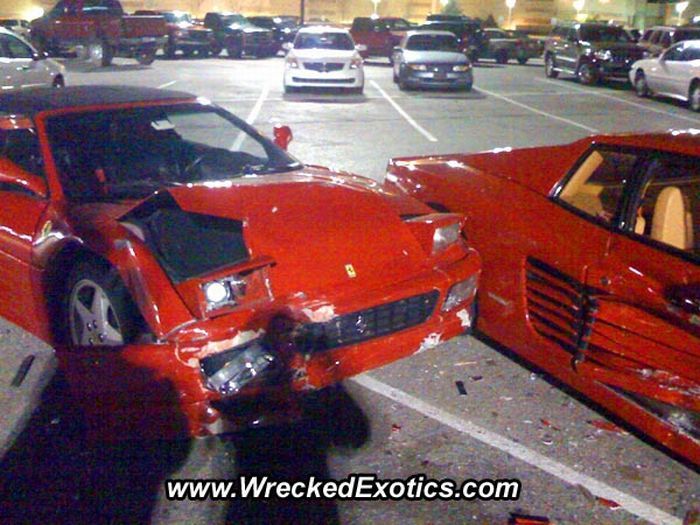 Как разбить два Ferrari (7 фото)