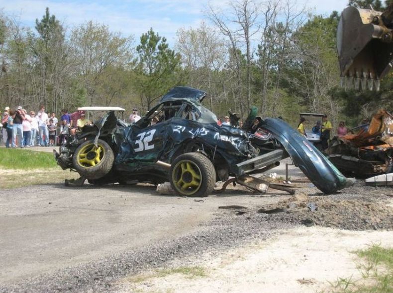 Смерть гоночного автомобиля Mustang (30 фото)