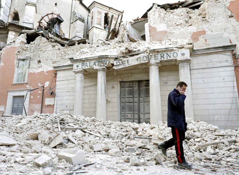 Последствия землетрясения в Италии (32 фото)