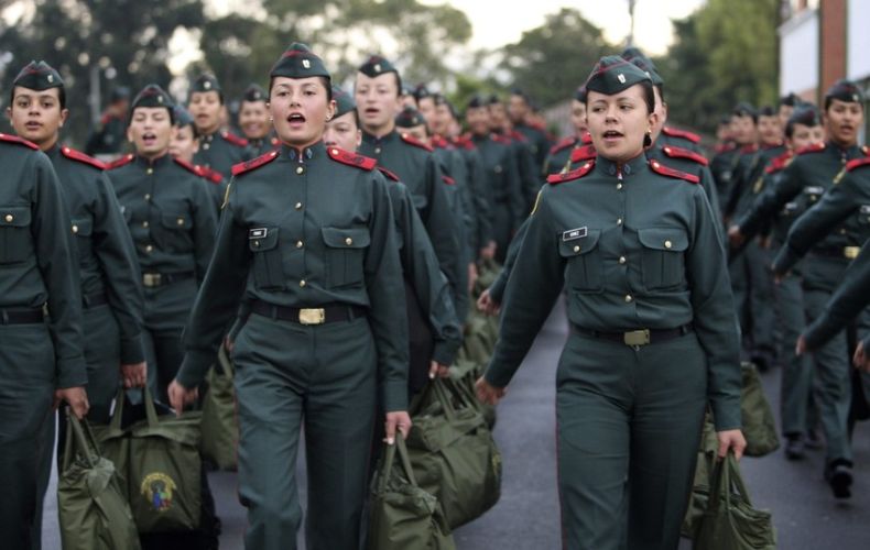 Женская военная школа в Колумбии (13 фото)
