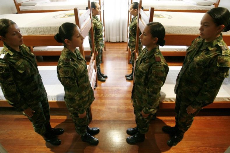 Женская военная школа в Колумбии (13 фото)