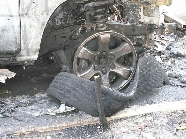 Вчера ночью в Киеве сгорел Toyota - Land Cruiser (13 фото)