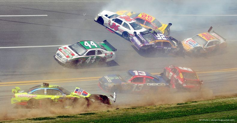 Авария во время NASCAR Sprint Cup Series (7 фото + видео)