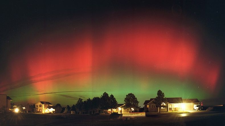 Фото северное сияние красное