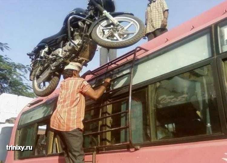 Как поставить мотоцикл на автобус (2 фото)