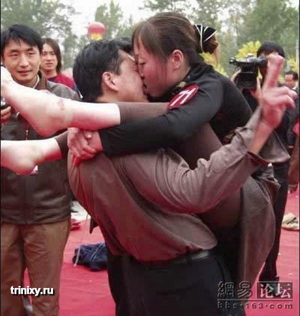 Китайский конкурс поцелуев (6 фото)
