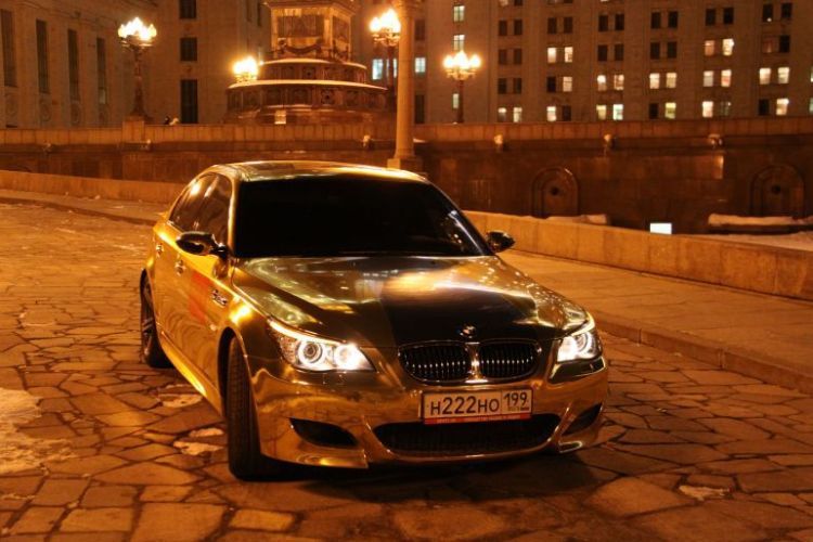 Позолоченный BMW из Москвы (11 фото)