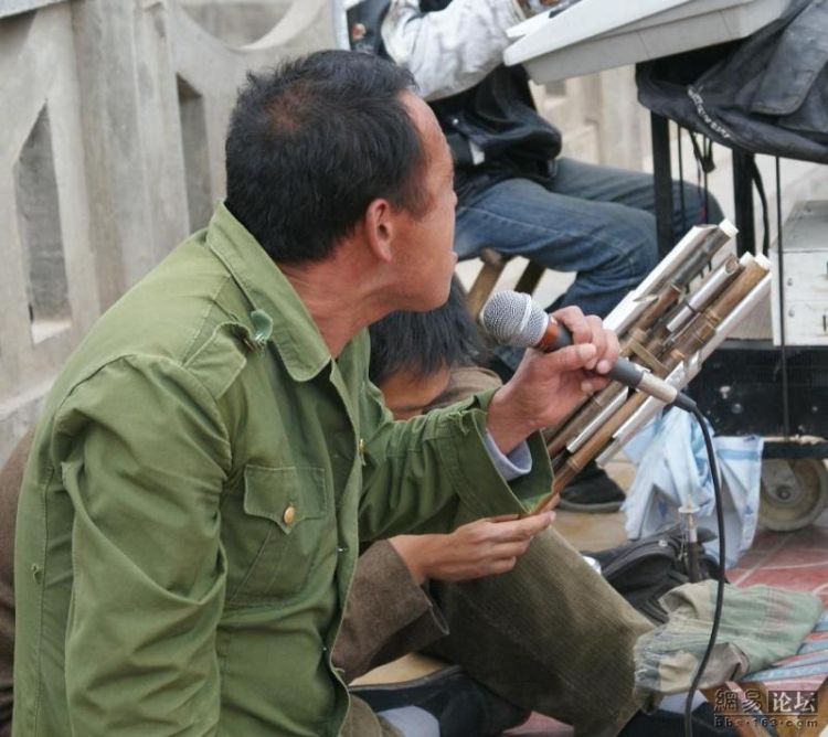 Китайский уличный оркестр (17 фото)