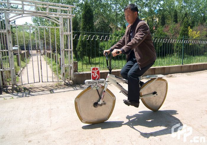 В Китае изобрели... велосипед (4 фото)