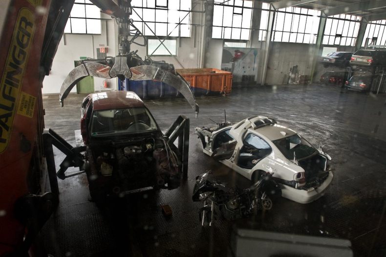 Центр по демонтажу и рециркуляции автомобилей BMW в Мюнхене (17 фото)