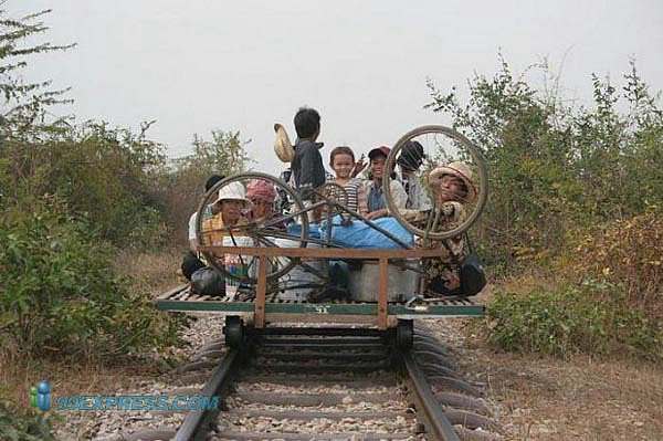 Транспорт для бедных в Камбоджии (15 фото)