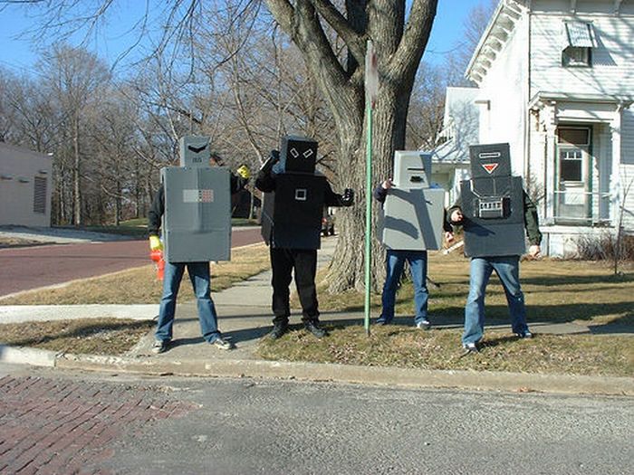 Самые неудачные костюмы роботов (15 фото)