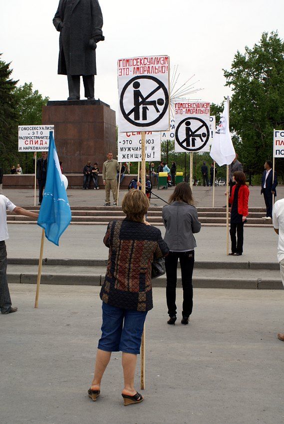Южно-Сахалинск против геев (9 фото)