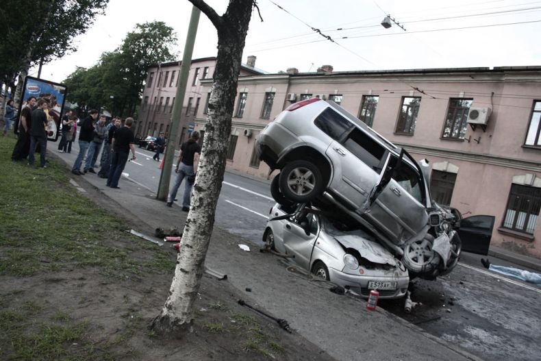 Авария на Ждановской набережной в Питере (9 фото)