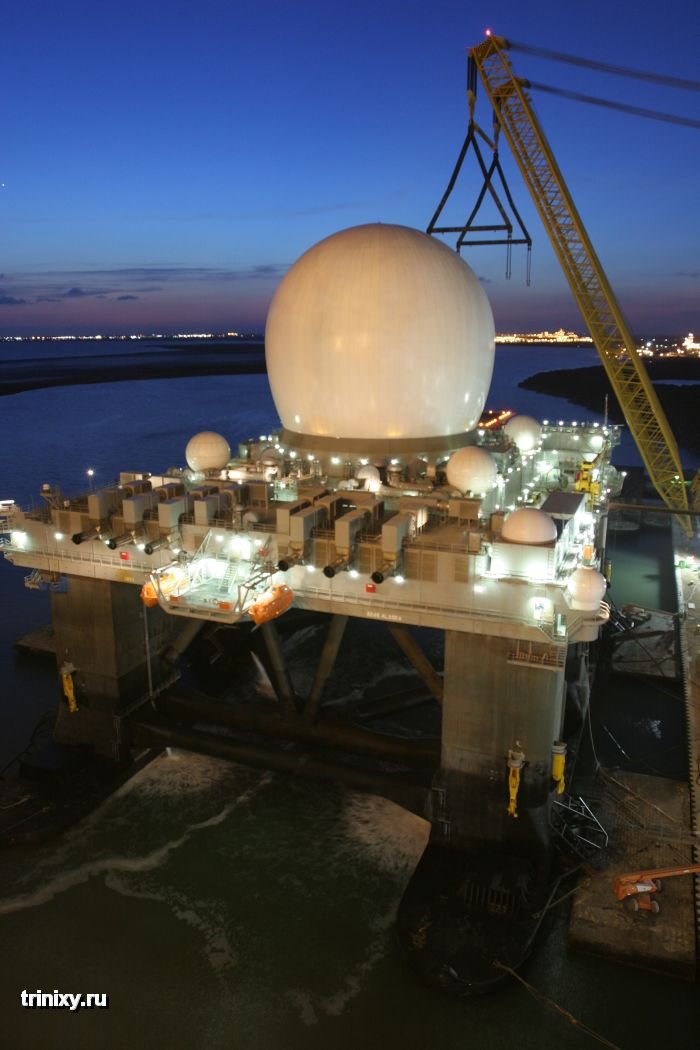 Первый в своем роде плавучий радар X-Band Radar (10 фото)