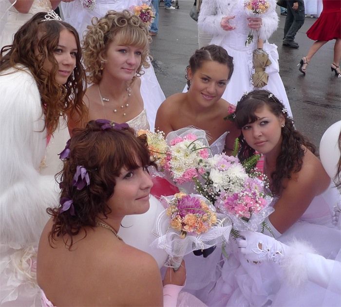 Парад невест в Курске (34 фото) 