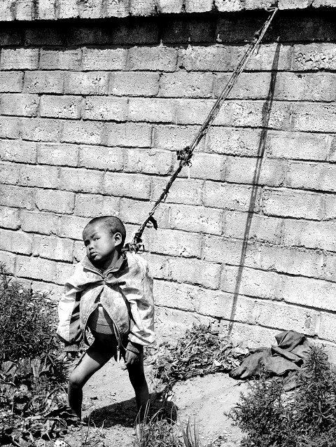 Жесть. Дети в китайских селах (6 фото)