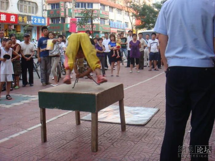 Уличные актеры в Китае (29 фото)