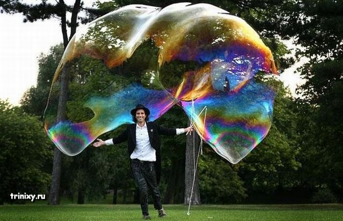 Огромные мыльные пузыри (13 фото)