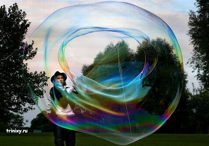 Огромные мыльные пузыри (13 фото)