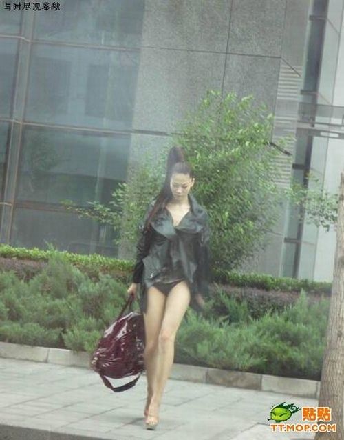 Пекинская девушка в симпатичном наряде (4 фото)
